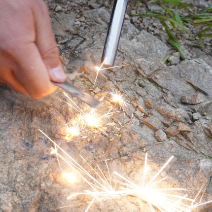 start a fire with a ferrofire ferro rod